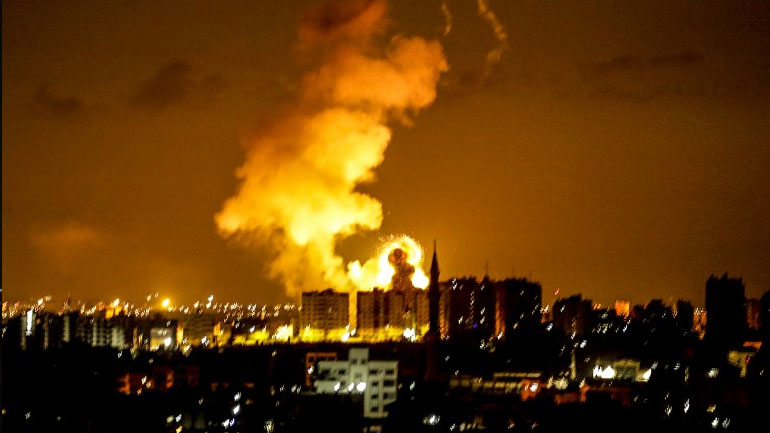 Ισραηλινά αεροσκάφη βομβάρδισαν τον τηλεοπτικό σταθμό της Χαμάς στη Γάζα