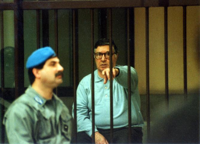 Ο Τότο Ριίνα κατά τη διάρκεια δίκης 