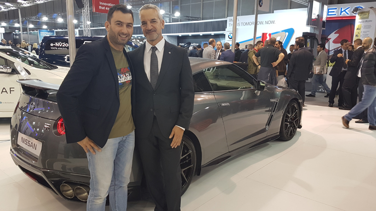 Μαζί με τον Τάκη Θεοχαράκη και το... αγαπημένο του (μας) αυτοκίνητο (Nissan GT-R)