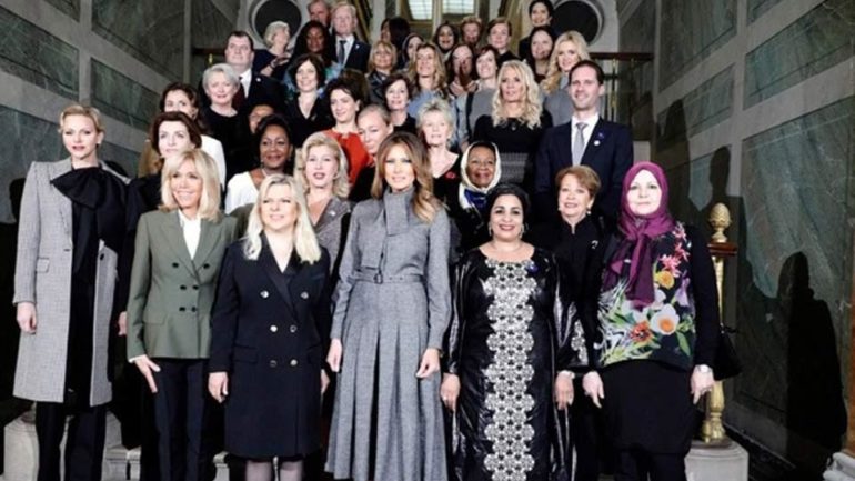 Γαλλία: Οι σύζυγοι των ηγετών γευμάτισαν στις Βερσαλλίες