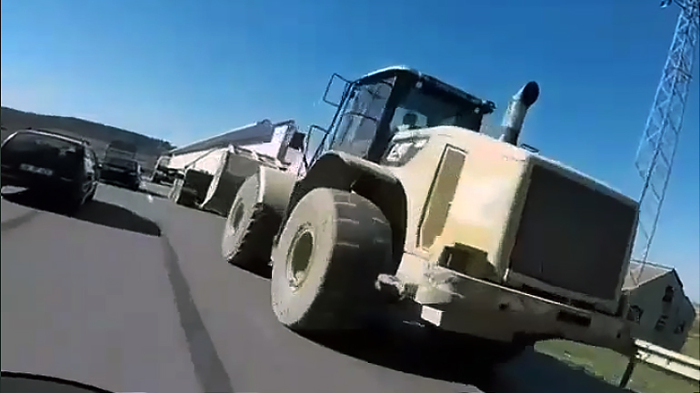 Περνώντας κάτω από το.. φορτηγό!