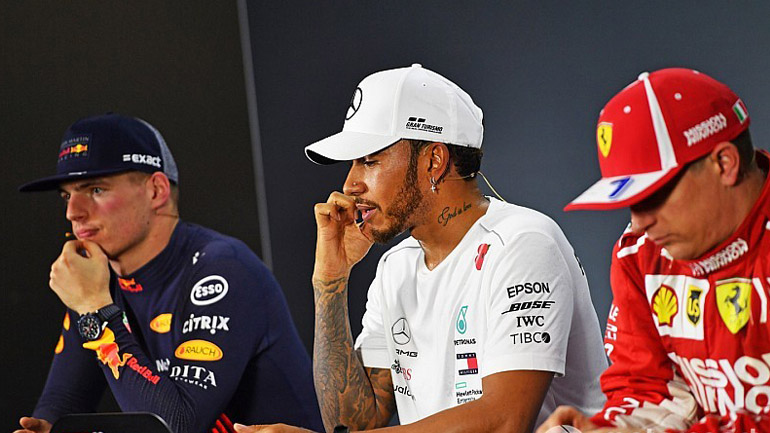 Lewis και Kimi τα είπαν όλα χωρίς να ανοίξουν το στόμα τους! Lewis και Kimi τα είπαν όλα χωρίς να ανοίξουν το στόμα τους!