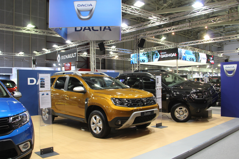 To Dacia Duster δεν θα μπορούσε να λείπει από την γιορτή της αυτοκίνησης...