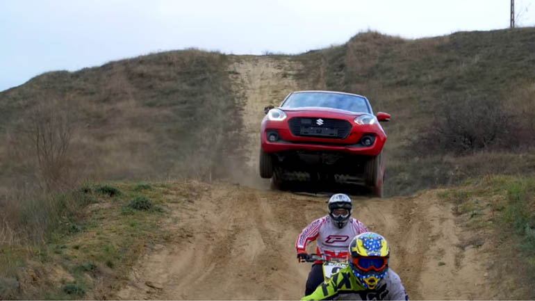 Μπορεί ένα Swift να τα βάλει με motocross και ATV σε χωμάτινη πίστα; Μπορεί ένα Swift να τα βάλει με motocross και ATV σε χωμάτινη πίστα;