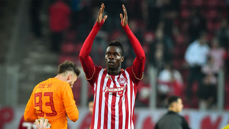 «Μνηστήρες» για Σισέ