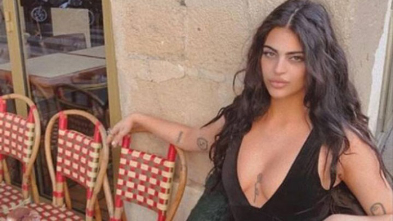 Aπαγόρευσαν την είσοδο στο Λούβρο σε καλλονή μπλόγκερ λόγω ντυσίματος