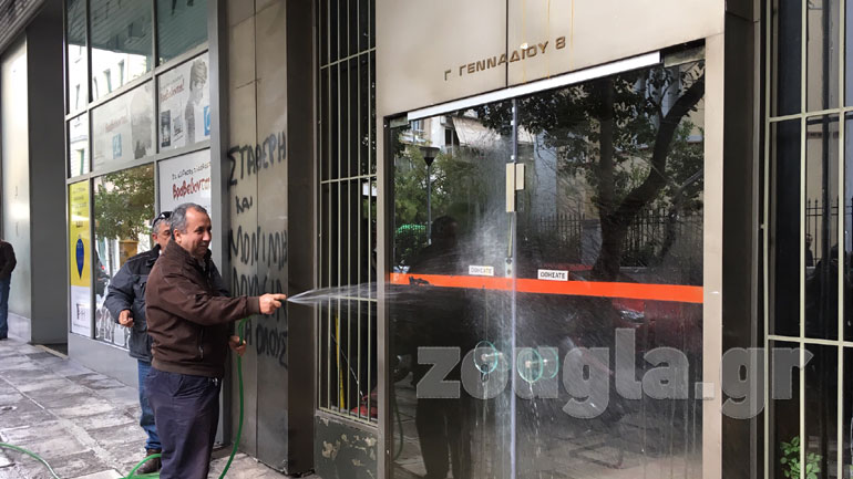 Πέταξαν μπογιές και αβγά στο κτήριο της ΚΕΔΕ