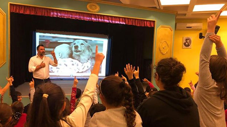 «ΚΙ ΕΓΩ ΝΙΩΘΩ»: Οι μαθητές της Κατερίνης μαθαίνουν χρήσιμες πληροφορίες για τον καλύτερο φίλο του ανθρώπου, τον σκύλο