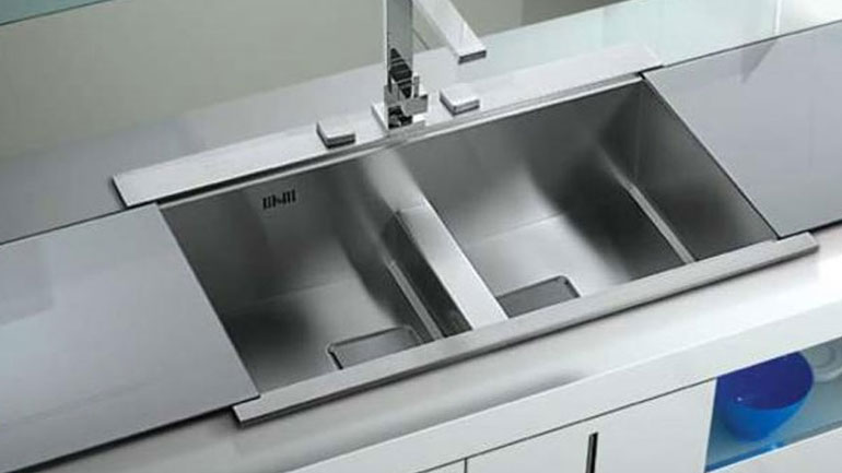 Το λάθος που κάνουμε και καταστρέφει τον νεροχύτη μας