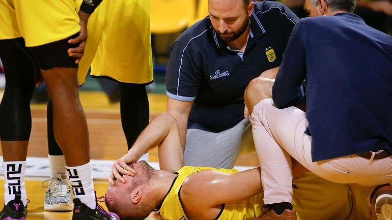Άρης: Tραυματίστηκε ο Σλαφτσάκης – Μεταφέρθηκε με ασθενοφόρο στο νοσοκομείο