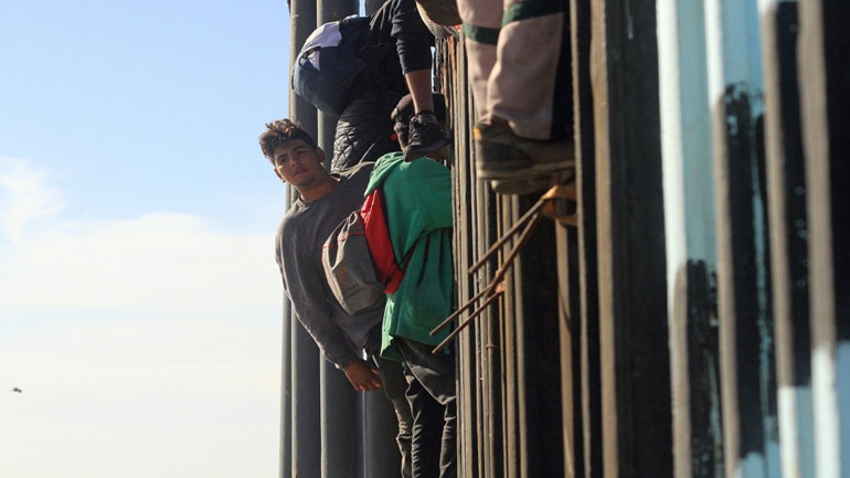 Μεξικό: Περισσότεροι από 1.500 μετανάστες από το καραβάνι έφθασαν στα αμερικανικά σύνορα