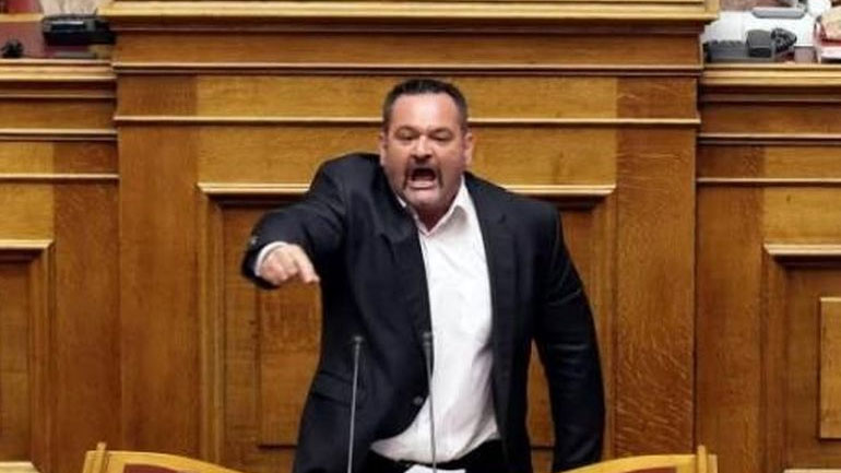 Ο Γιάννης Λαγός της Χρυσής Αυγή επιμένει πως δεν υπήρξαν νεκροί στο Πολυτεχνείο – Επεισόδιο στη Βουλή