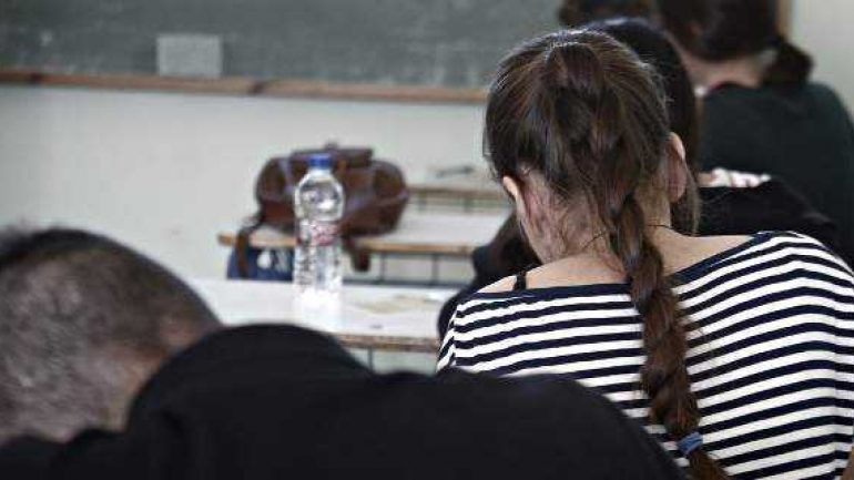 Καταγγελία : Γονείς με αστυνομικούς εισέβαλαν σε σχολείο