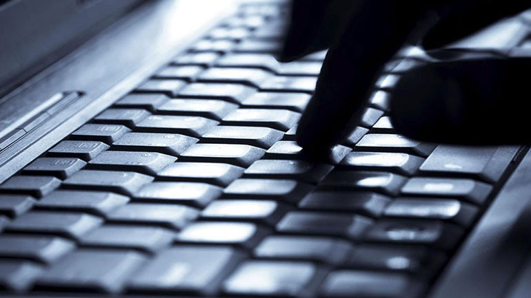 Έρευνα: Σχεδόν το 80% των νέων στη Ρωσία περνάει πάνω από τέσσερις ώρες την ημέρα στο διαδίκτυο