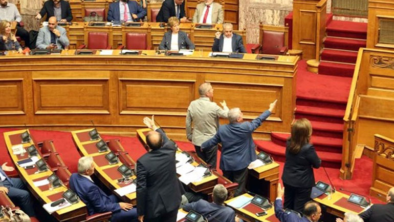 Τα απίστευτα προνόμια των βουλευτών, ούτε γαλαζοαίματοι να ήταν