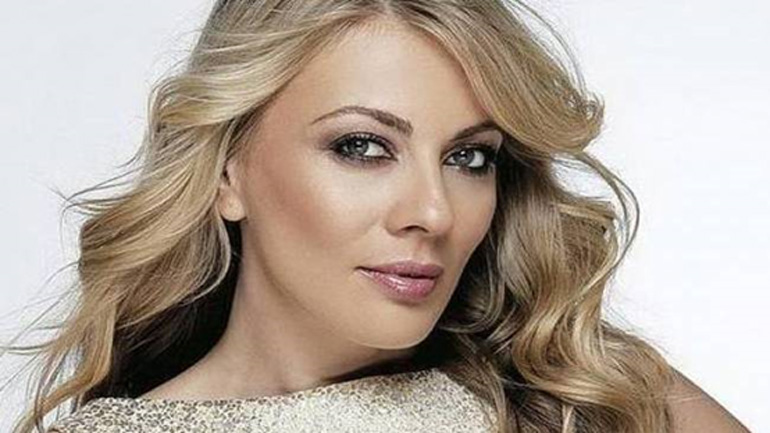 Η Σμαράγδα Καρύδη αποκαλύπτει με ποιαν Ελληνίδα θα έκανε σχέση…