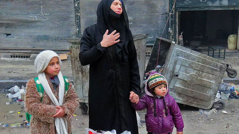 Εκατοντάδες γυναίκες και παιδιά εγκλωβισμένοι σε στρατόπεδα στην ανατολική Συρία