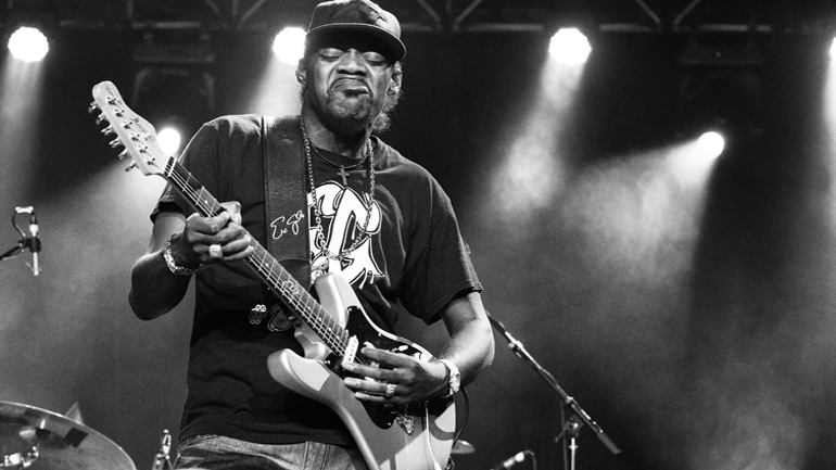 O Eric Gales  στον Σταυρό του Νότου