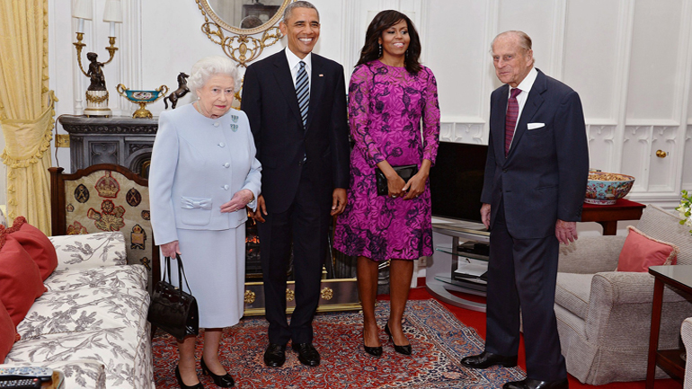 Η Μισέλ Ομπάμα αποκαλύπτει τον λόγο για τον οποίο αγκάλιασε τη βασίλισσα Ελισάβετ Β΄