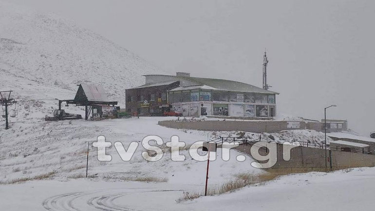 Βελούχι: Μαγεύει το χιονισμένο τοπίο