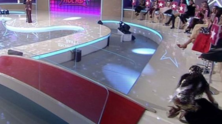 Η απίστευτη τούμπα της Χριστίνας Παπαδέλη στο πλατό του My Style Rocks