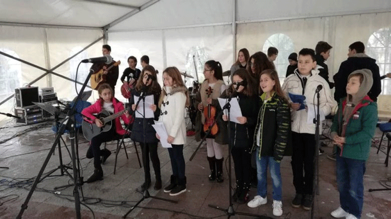 Λάρισα: Εορταστικές επετειακές εκδηλώσεις μετά βροχής για το Πολυτεχνείο