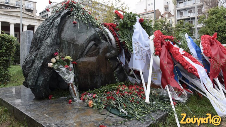 Υπό βροχή έχει ανοίξει τις πύλες του το Πολυτεχνείο για την επέτειο της 17ης Νοεμβρίου