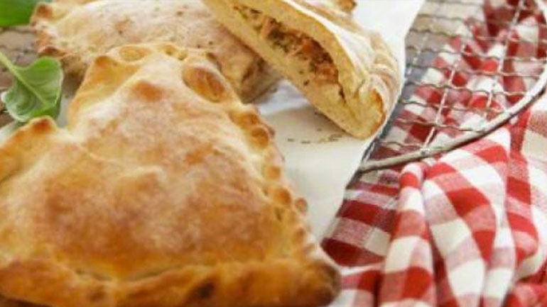 Καλτσόνε με τυρί και ζαμπόν