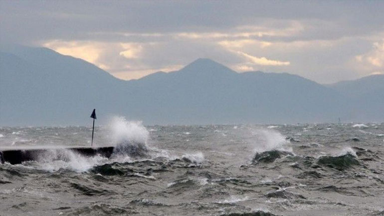 Κέρκυρα: «Δεμένα» τα πλοία ανοιχτού τύπου, λόγω θυελλωδών ανέμων