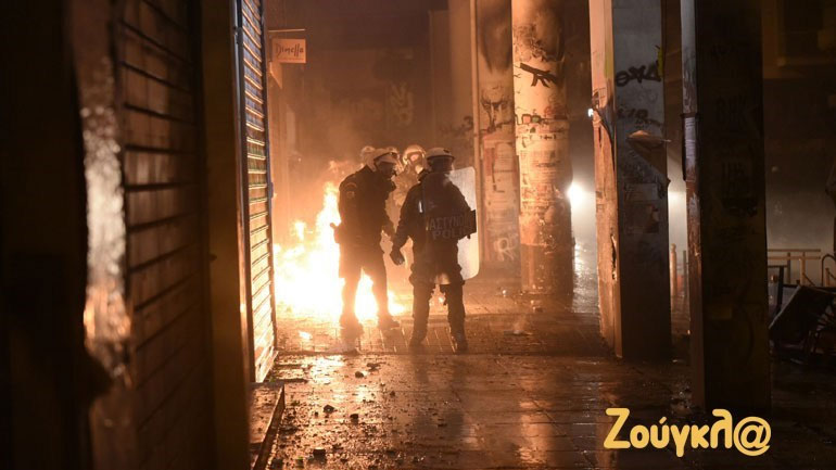 Μέλος του Ρουβίκωνα ένας από τους συλληφθέντες στα Εξάρχεια