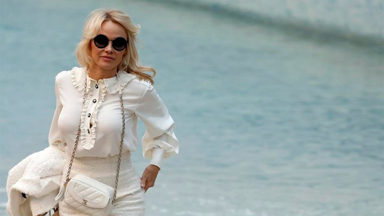 Η Πάμελα Άντερσον κατά του Αυστραλού πρωθυπουργού