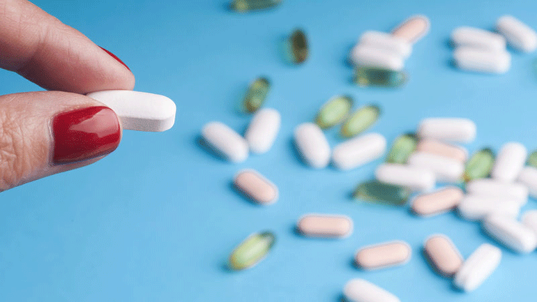 Πόρισμα ΣΥΡΙΖΑ: «Υπερβολική δαπάνη σε εμβόλια και αντιικά φάρμακα»