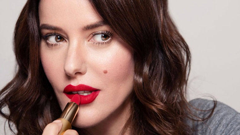 Η beauty expert Lisa Eldridge λανσάρει την πρώτη της beauty συλλογή!