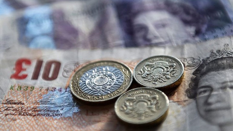 Άνοδο καταγράφει η στερλίνα