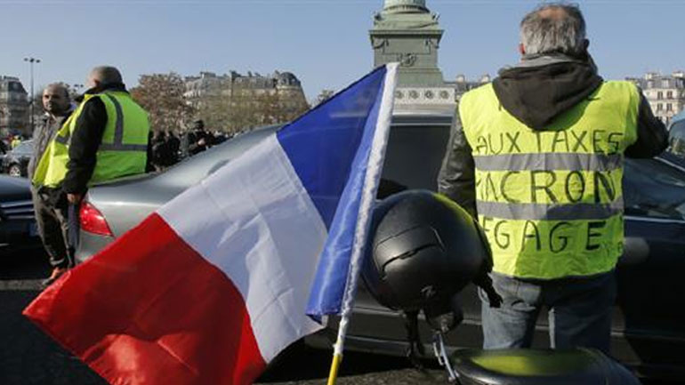 Γαλλία: Τα «κίτρινα γιλέκα» συνεχίζουν τις κινητοποιήσεις τους