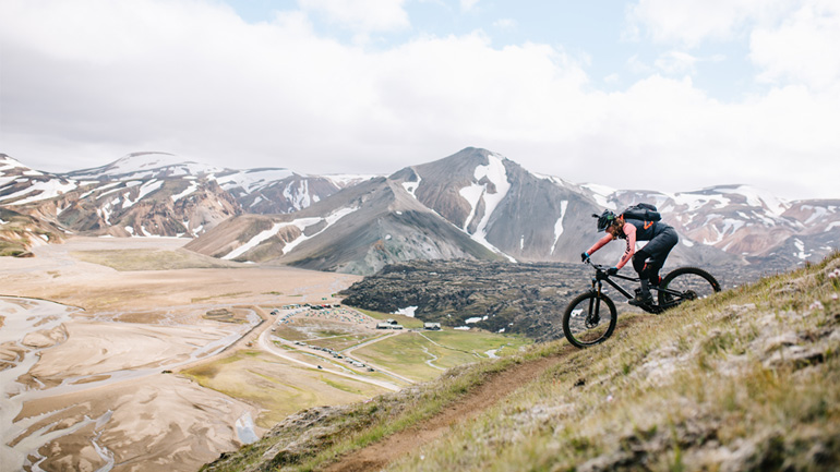 Ταξίδεψαν σε ένα από τα πιο εντυπωσιακά μέρη της γης για ποδηλασία!