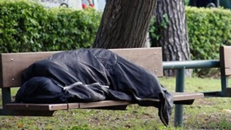 Απολύθηκε ο Βρετανός αστυνομικός που άφησε τον Έλληνα άστεγο να πεθάνει στο κρύο