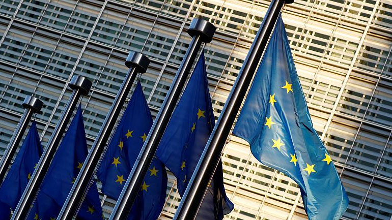 «Συμβατός» με το Σύμφωνο Σταθερότητας ο ελληνικός προϋπολογισμός σύμφωνα με την Κομισιόν