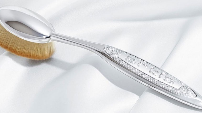 Κι όμως αυτό το make-up βουρτσάκι κοστίζει 25.000 δολάρια!