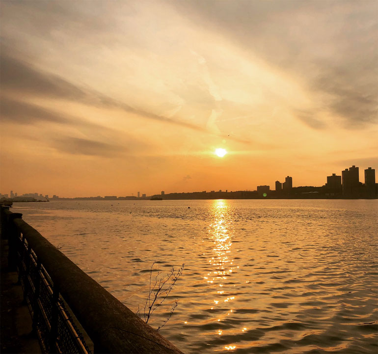 Το δειλινό στη Νέα Υόρκη τη Δευτέρα