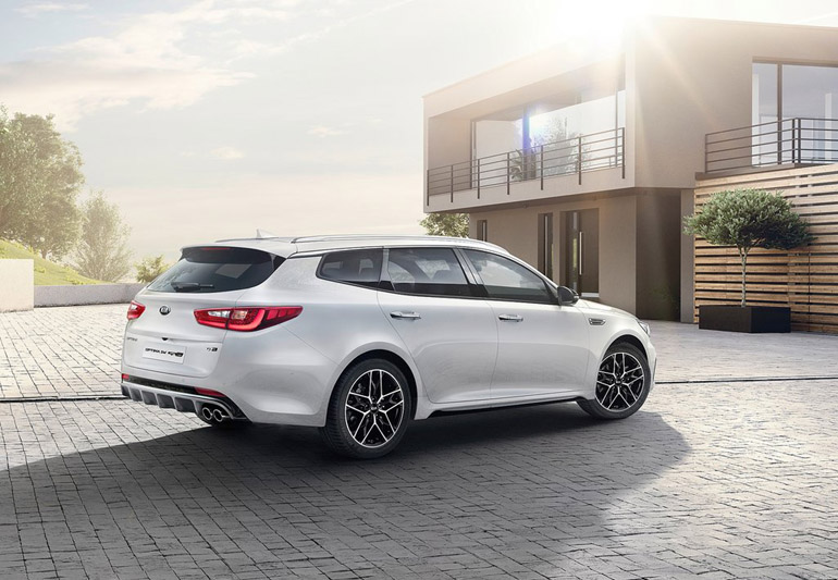 ... αλλά προτάθηκε ένα Optima Station. Ωστόσο η οδηγική απόλαυση ενός Optima είναι τέτοια που κάνει μόνο για οικογενειακό αυτοκίνητο με ανήσυχο... μπαμπά!