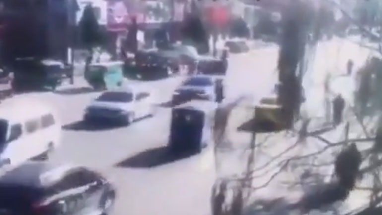 Κίνα: Αυτοκίνητο έπεσε πάνω σε μαθητές δημοτικού σχολείου – Πέντε νεκροί και 18 τραυματίες