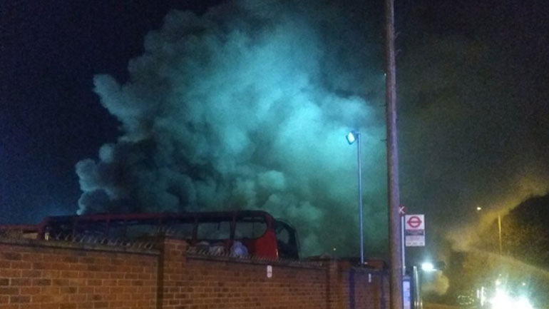 Πυρκαγιά σε αμαξοστάσιο λεωφορείων στο νοτιοανατολικό Λονδίνο