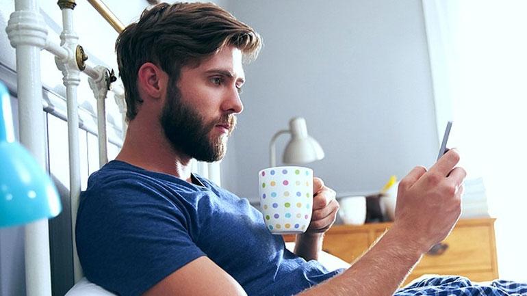 Για ποιους λόγους πρέπει να έχουμε τα κινητά μακριά από το κρεβάτι;