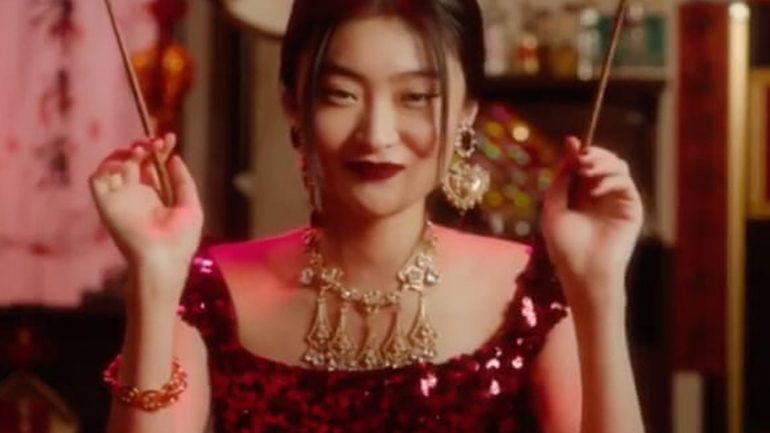 Ο οίκος Dolce & Gabbana ακύρωσε το σόου του στη Σανγκάη έπειτα από τον σάλο που προκάλεσε διαφήμιση με…chopsticks