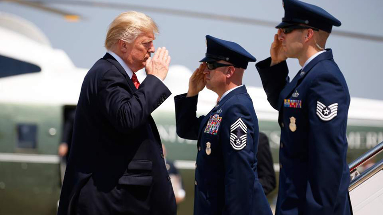 ΗΠΑ: Ο Τραμπ άφησε να εννοηθεί ότι θα επισκεφθεί το Αφγανιστάν