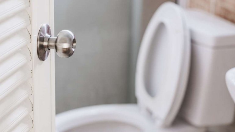 Tι μπορεί να σας συμβεί αν κρατάτε τα ούρα σας