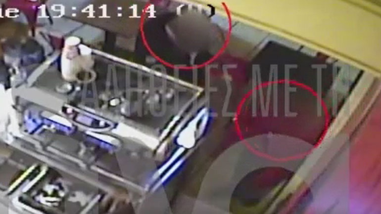 Υπόθεση βιασμού του οδηγού ταξί: Βίντεο με τον θύτη και το θύμα να αγοράζουν καφέ