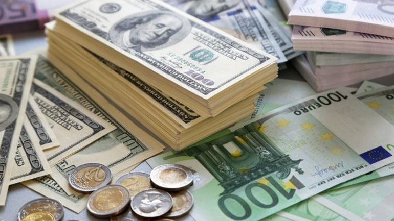 Υποχωρεί το ευρώ έναντι του δολαρίου