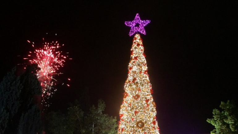 Σε χριστουγεννιάτικους ρυθμούς μπήκε η πλατεία Αριστοτέλους στη Θεσσαλονίκη